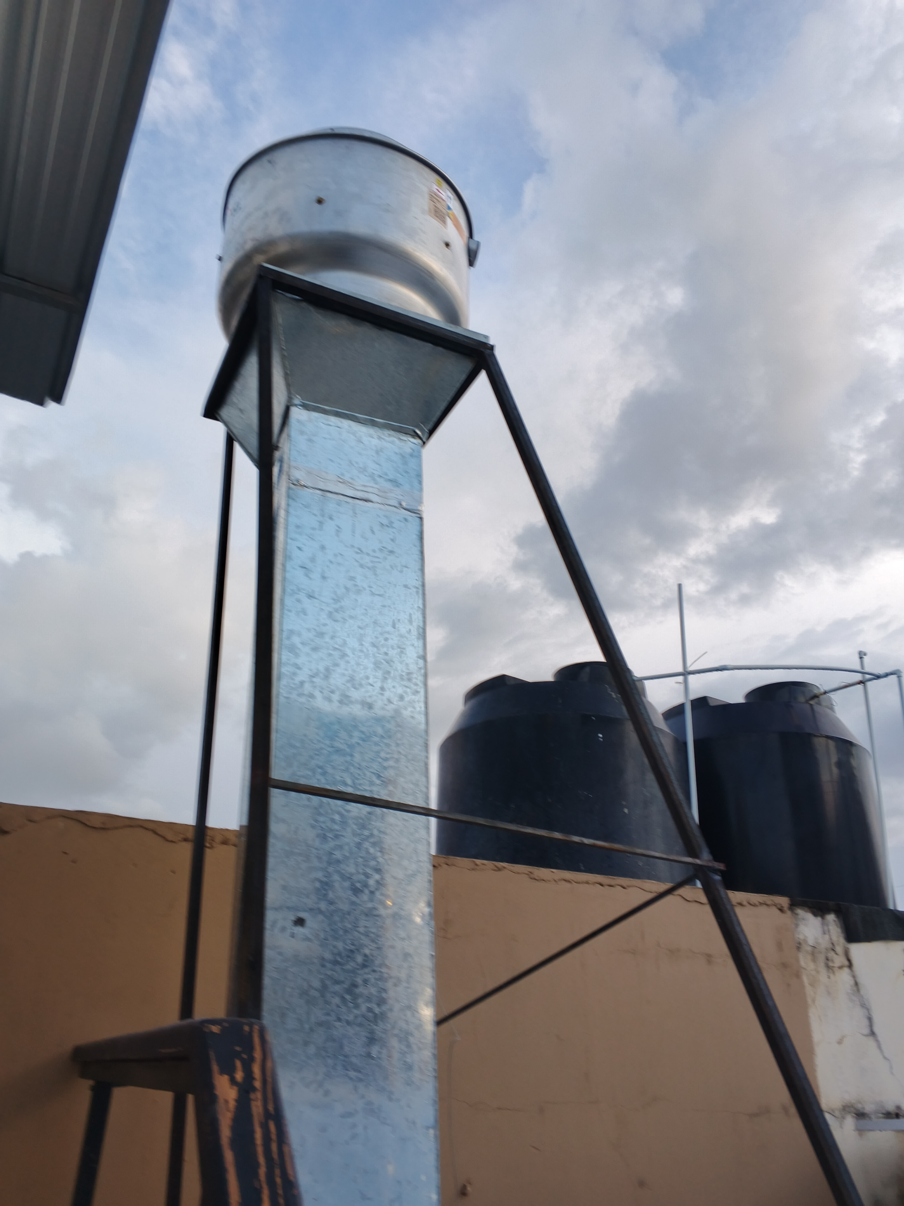 Sistema de extracción de humo y grasa en cocina industrial en República Dominicana