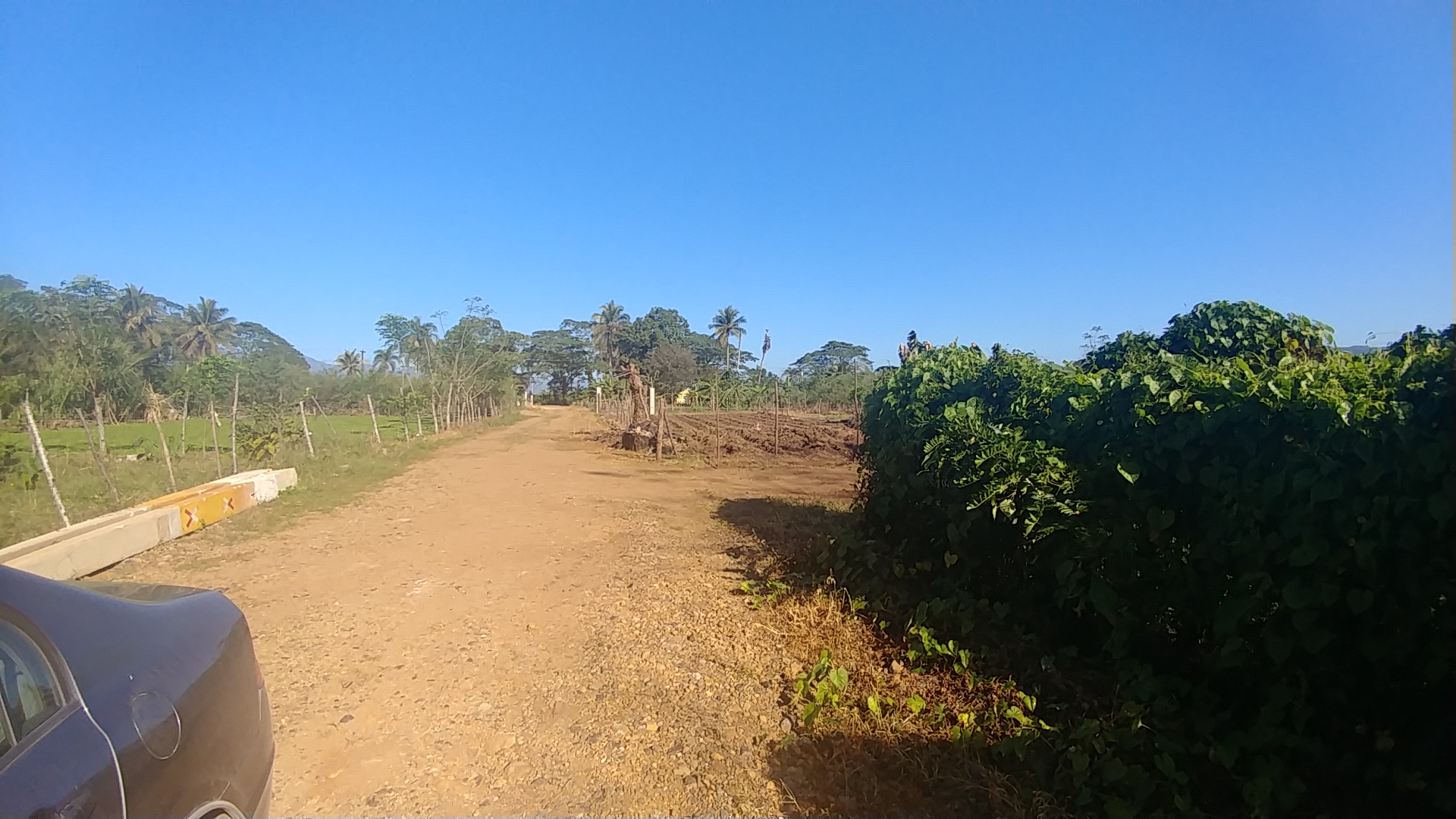 Solar de 729 metros con Acceso al rio en la colonia, piedra blanca en República Dominicana