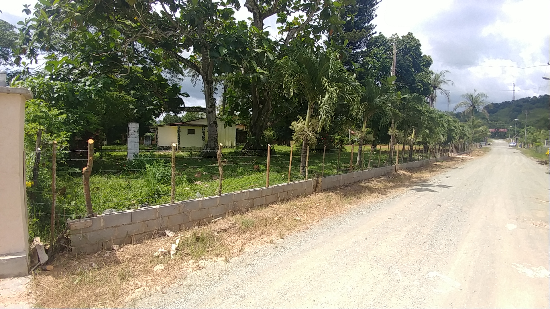 Gran oportunidad Solar con casa para remodelar en Estancias Yuboa