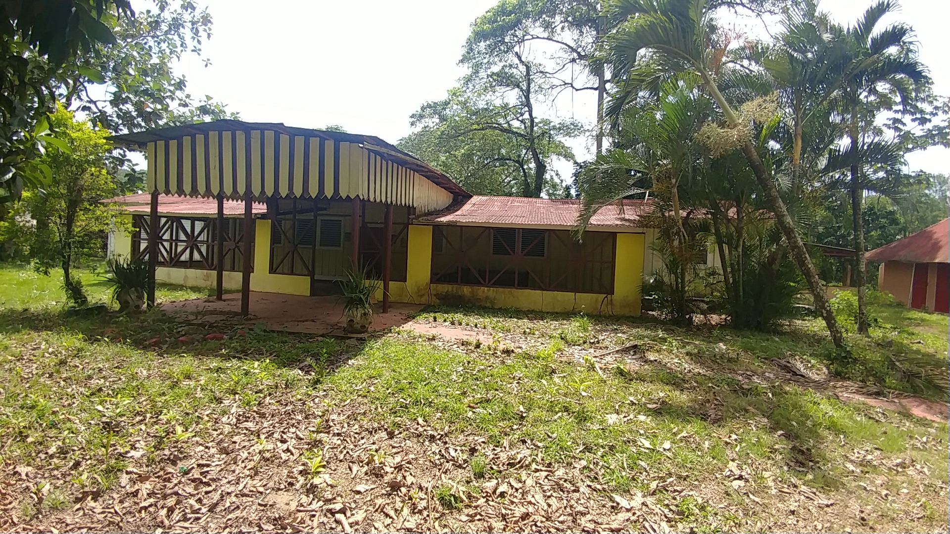 Gran oportunidad Solar con casa para remodelar en Estancias Yuboa en República Dominicana