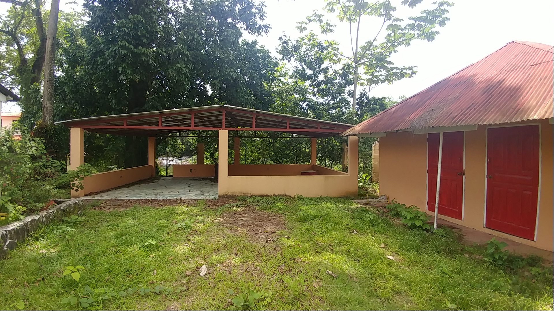 Gran oportunidad Solar con casa para remodelar en Estancias Yuboa en República Dominicana