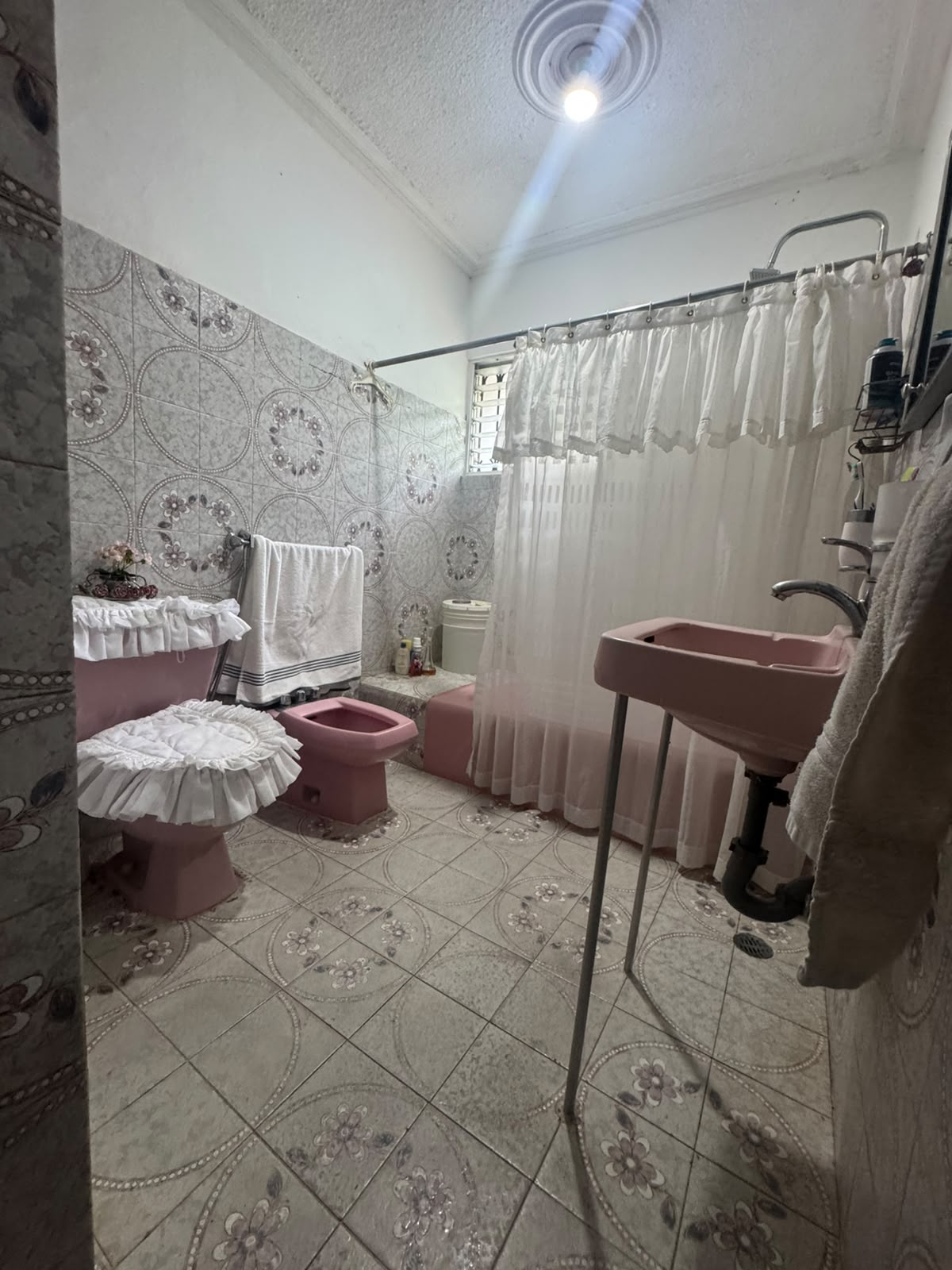 ALQUILO O VENDO CASA EN EL MILLON en República Dominicana