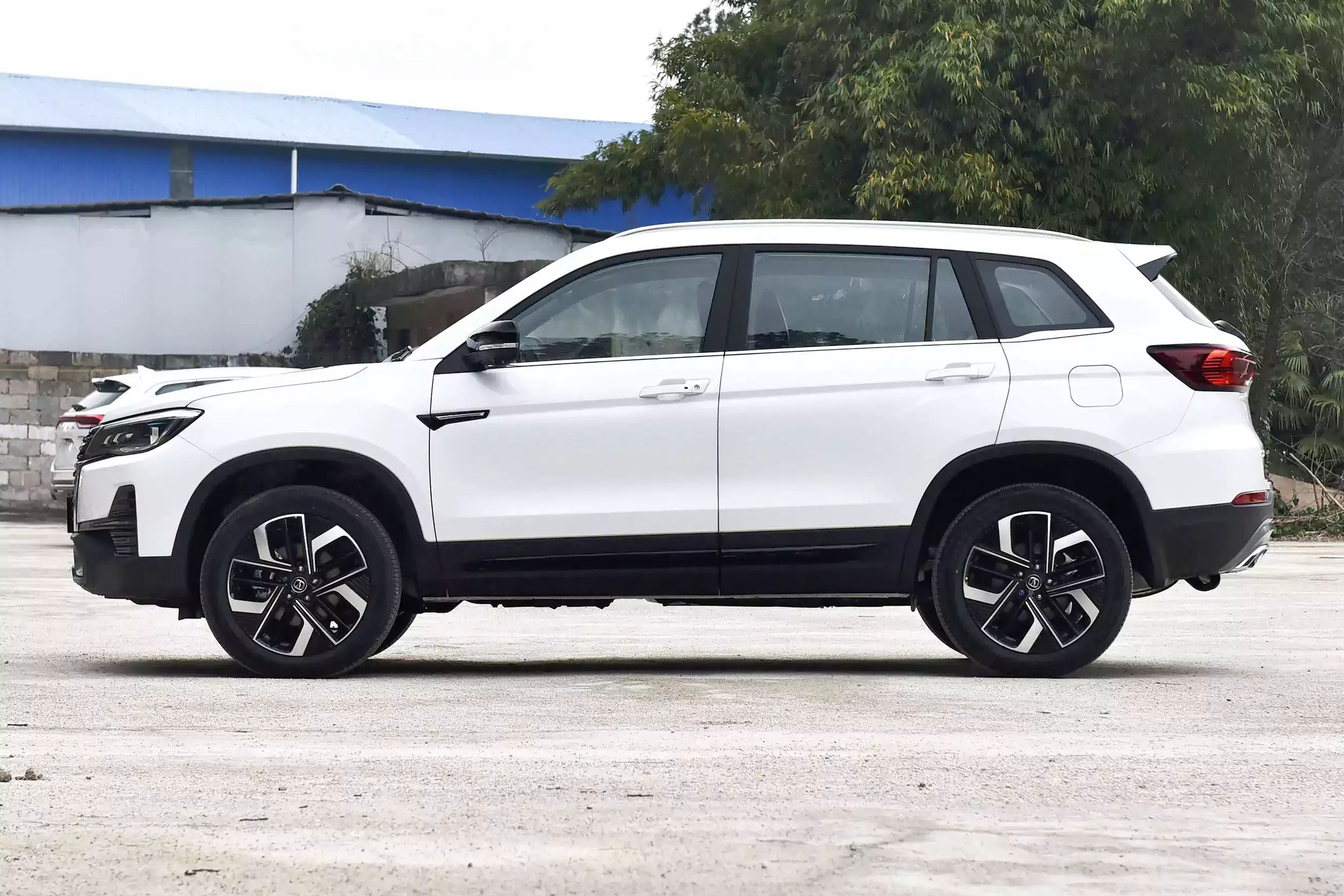 Changan CS75 modelo 2027 SUV