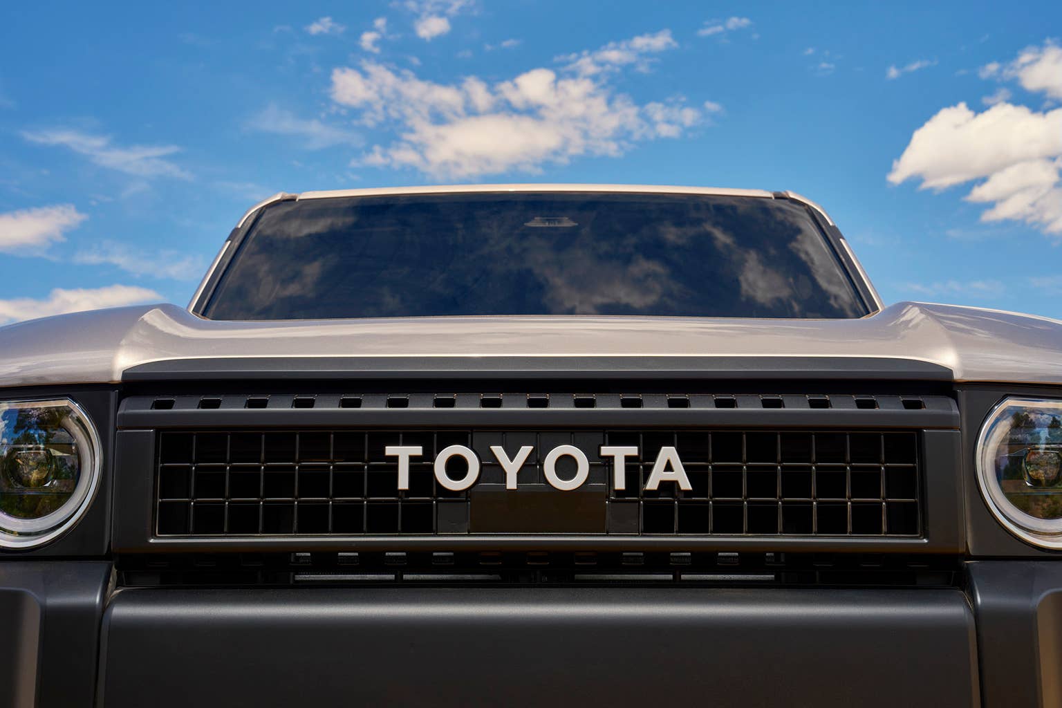 Toyota Land Cruiser Prado Luxury 2027