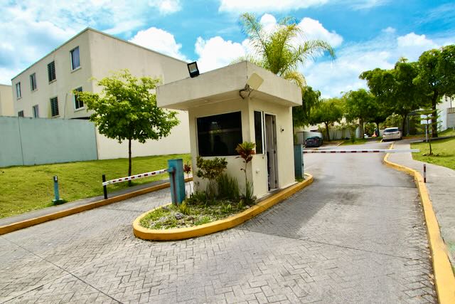 VENDO CASA TIPO TOWN HOUSE EN LA JACOBO MAJLUTA en República Dominicana